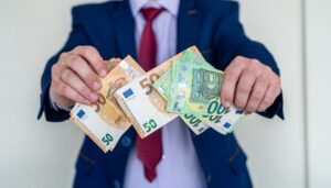 tyrimas:-dauguma-lietuvos-verslininku-mano,-kad-banku-paslaugu-ikainiai-per-dideli