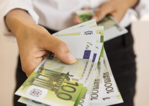 kada-prades-mazeti-paskolu-palukanos?
