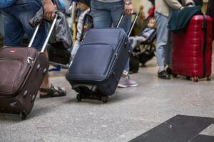 norinciu-grizti-i-lietuva-emigrantu-padaugejo:-juos-tenkintu-atlyginimas-nuo-2-tukst.-euru