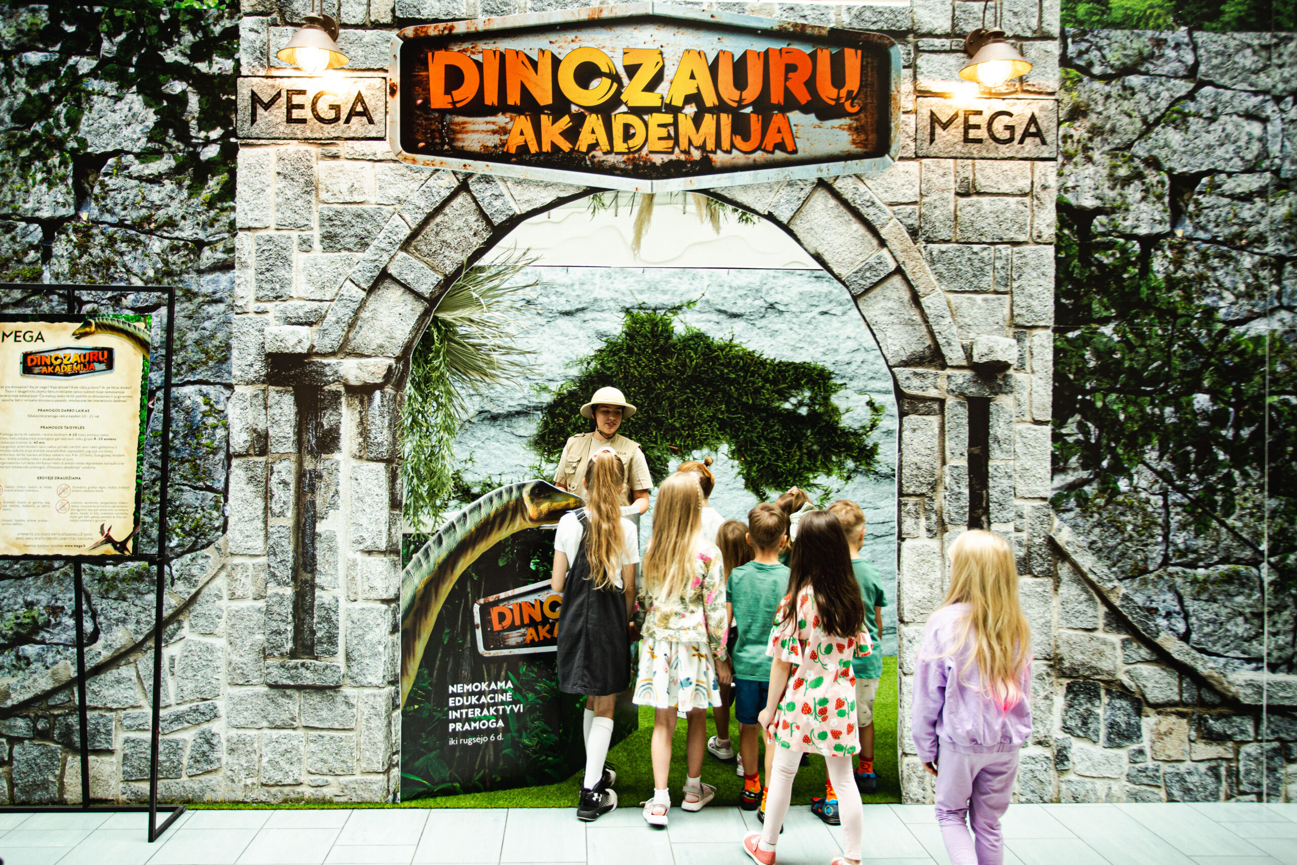 rugpjuti-„megoje“-karaliauja-dinozaurai