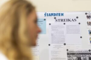 svietimo-ministras-profesinems-sajungoms-zada-teikti-atnaujintus-siulymus-del-algu-kelimo