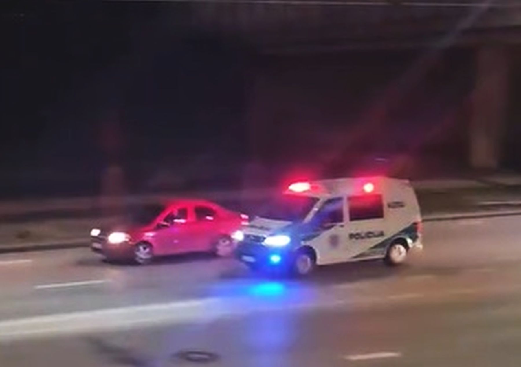 pasisake-vairuotoja-rusiskais-keiksmais-„pavaisines“-kauno-policijos-pareigunas