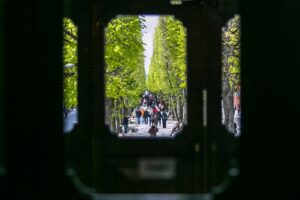 nepadorus-gestai-ir-lietimas-gatveje-–-apie-priekabiavima-ragina-visada-pranesti-policijai