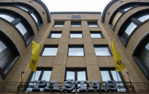 kovo-diena-dirbs-tik-dalis-pasto-skyriu-prekybos-centruose