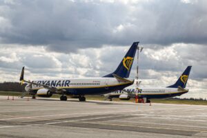 Dėl balionų vėl sustabdytas orlaivių eismas Vilniaus oro uoste – Kas vyksta Kaune