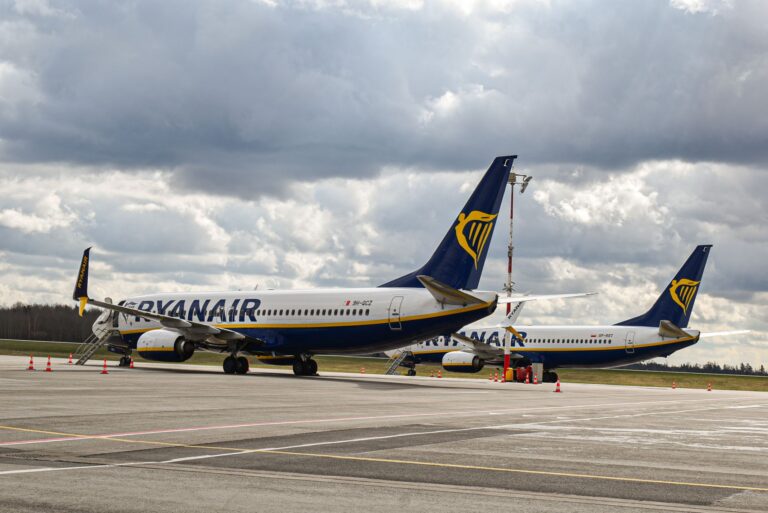 Dėl balionų vėl sustabdytas orlaivių eismas Vilniaus oro uoste – Kas vyksta Kaune