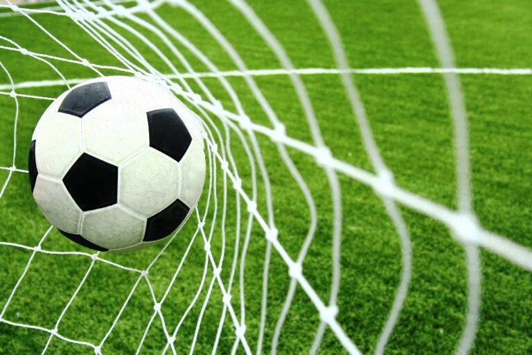 Futbolo federacija kartu su savivaldybe Domeikavoje statys futbolo stadioną