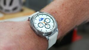 Galite sutaupyti 250 USD įsigydami „Samsung Galaxy Watch 8 Classic“ iš „Best Buy“ – štai kaip