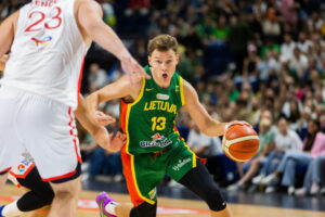 R. Jokubaitis pasidalijo jautria žinute traumas patyrusiems kurtiesiems krepšininkams – Kas vyksta Kaune
